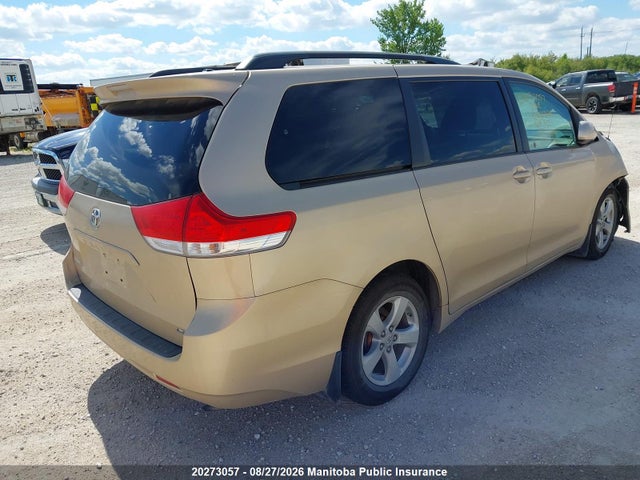 20273057 :رقم المزاد ، 5TDKK3DC2CS218001 vin ، 2012 Toyota Sienna Se V6 مزاد بيع