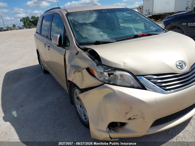20273057 :رقم المزاد ، 5TDKK3DC2CS218001 vin ، 2012 Toyota Sienna Se V6 مزاد بيع