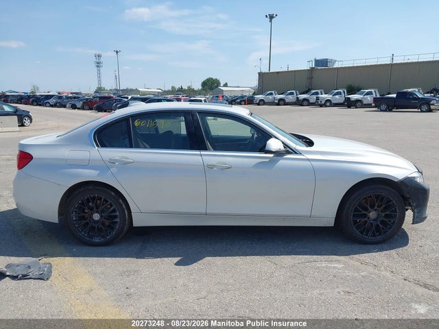 BMW 330i Xdrive 2017 WBA8D9C36HA011590 Image 13