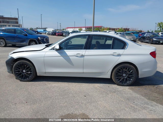 BMW 330i Xdrive 2017 WBA8D9C36HA011590 Image 14