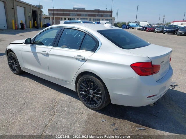 BMW 330i Xdrive 2017 WBA8D9C36HA011590 Image 3