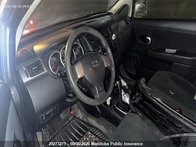 20273271 :رقم المزاد ، 3N1BC1CP4AL352066 vin ، 2010 Nissan Versa 1.8 S مزاد بيع