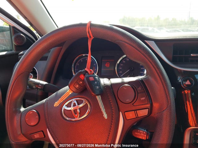 2T1BURHE9JC110571 Toyota COROLLA LE