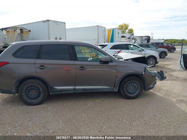 Mitsubishi Outlander Es 2018 JA4AZ2A32JZ601481 Image 13