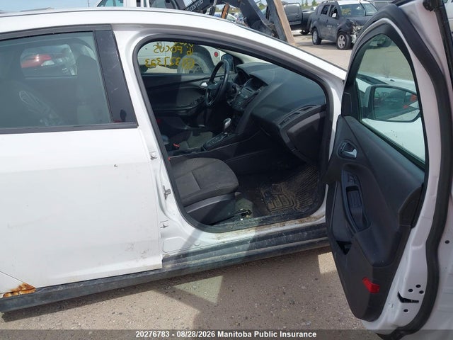 1FADP3K28GL327323 Ford FOCUS SE