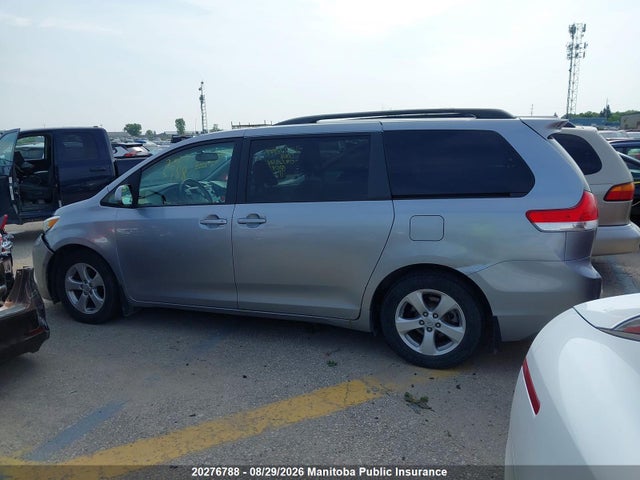2011 Toyota Sienna Le V6 მანქანა იყიდება აუქციონზე, vin: 5TDKK3DCXBS083865, აუქციონის ნომერი: 20276788