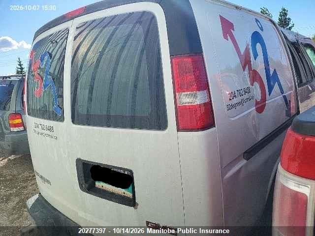 GMC Savana 2500 Cargo Van 2018 1GTW7AFGXJ1312354 Image 4