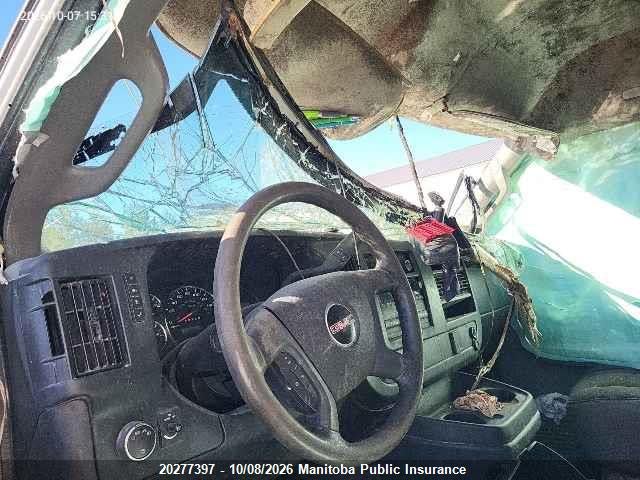 GMC Savana 2500 Cargo Van 2018 1GTW7AFGXJ1312354 Image 5