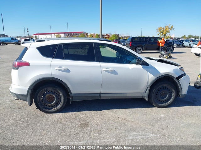 2T3JFREV2GW429920 Toyota RAV4 SE
