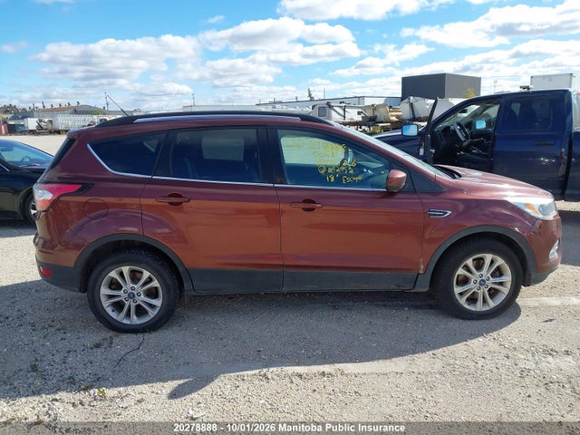 1FMCU9GD1JUA92952 Ford ESCAPE SE