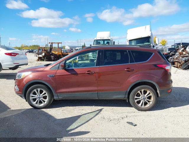 1FMCU9GD1JUA92952 Ford ESCAPE SE