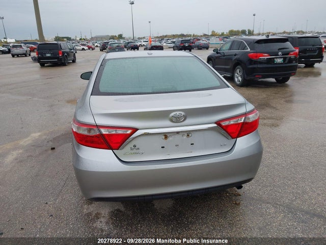 2015 Toyota Camry Le მანქანა იყიდება აუქციონზე, vin: 4T1BF1FKXFU929082, აუქციონის ნომერი: 20278922