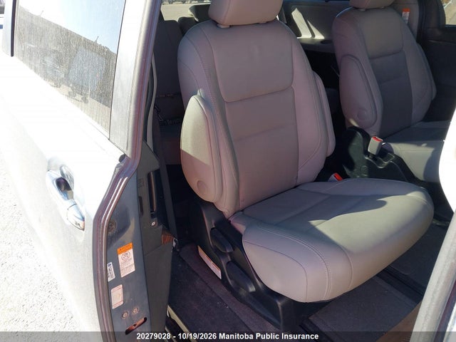 5TDDK3DC1FS100132 Toyota Sienna Xle V6
