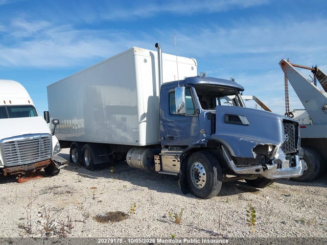 Volvo Vhd64b300 2025 4V5KC9DH2SN679974 main image