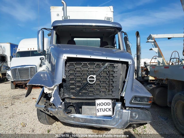 Volvo Vhd64b300 2025 4V5KC9DH2SN679974 Image 10