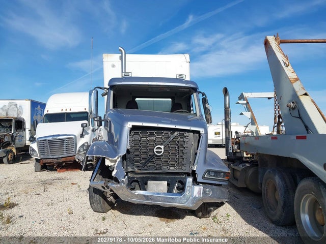 Volvo Vhd64b300 2025 4V5KC9DH2SN679974 Image 12