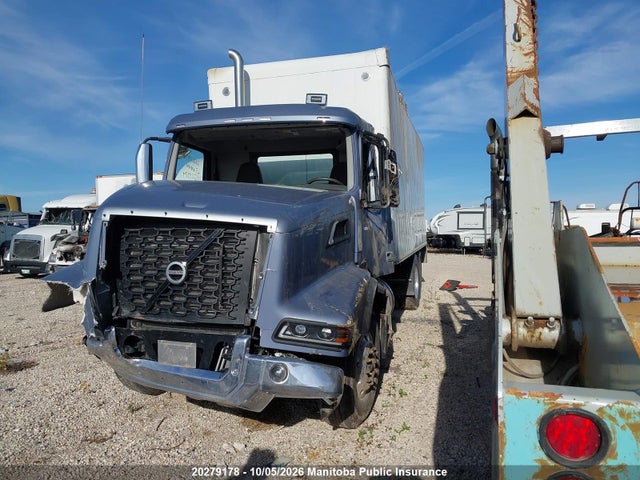 Volvo Vhd64b300 2025 4V5KC9DH2SN679974 Image 2