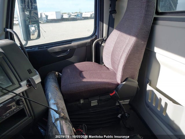 Volvo Vhd64b300 2025 4V5KC9DH2SN679974 Image 5