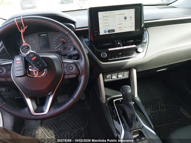 20279289 :رقم المزاد ، 7MUCAABG7SV121611 vin ، 2025 Toyota Corolla Cross Le مزاد بيع