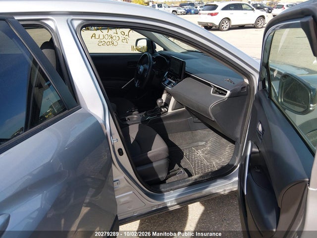 20279289 :رقم المزاد ، 7MUCAABG7SV121611 vin ، 2025 Toyota Corolla Cross Le مزاد بيع
