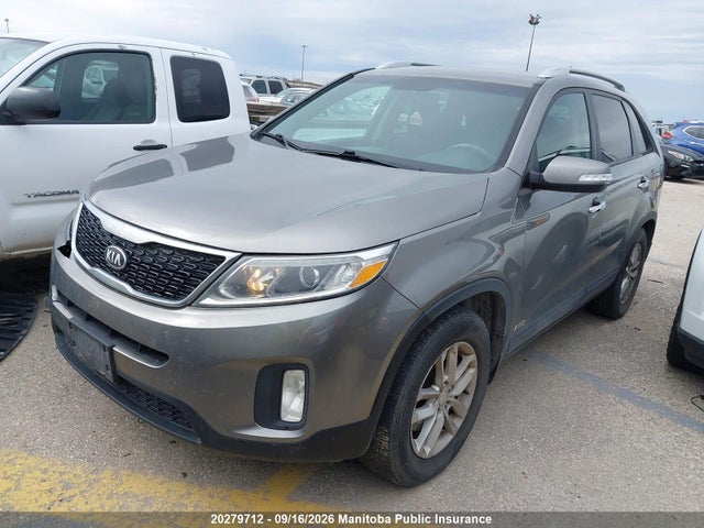 KIA SORENTO LX 2015 5XYKTCA63FG552311 Image 2