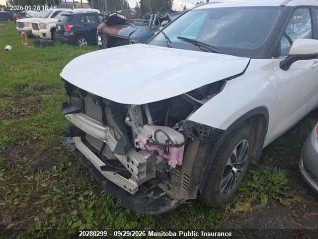 Toyota Highlander Xle 2024 5TDKDRBH9RS543460 Image 2