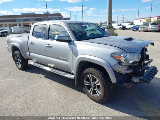 20280733 :رقم المزاد ، 5TFDZ5BN4HX024981 vin ، 2017 Toyota Tacoma Double Cab V6 مزاد بيع