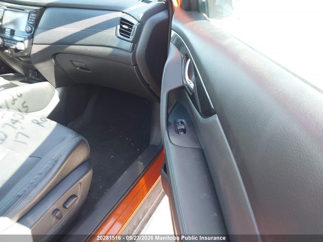 20281516 :رقم المزاد ، 5N1AT2MV3HC740015 vin ، 2017 Nissan Rogue Sl مزاد بيع