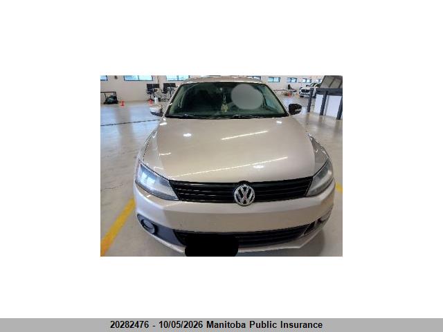 20282476 :رقم المزاد ، 3VWDK7AJ5CM465304 vin ، 2012 Volkswagen Jetta 2.0 مزاد بيع