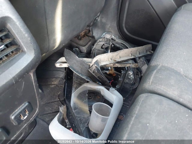 2GNAXSEV8J6103957 Chevrolet EQUINOX LT