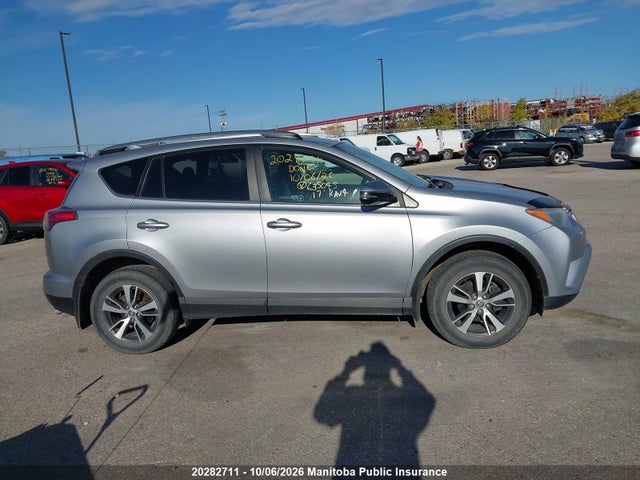 Toyota Rav4 Xle 2017 2T3RFREV9HW635045 Image 13