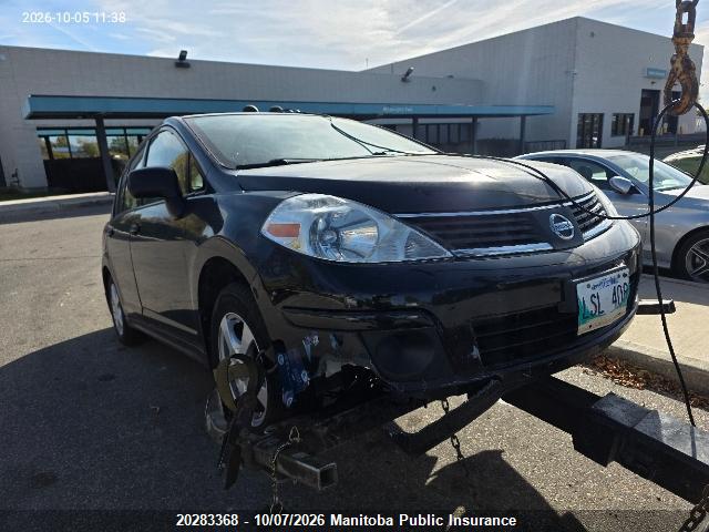 20283368 :رقم المزاد ، 3N1BC13E19L496071 vin ، 2009 Nissan Versa 1.8 S مزاد بيع