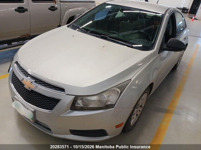 20283571 :رقم المزاد ، 1G1PL5SH1D7240816 vin ، 2013 Chevrolet Cruze Ls مزاد بيع