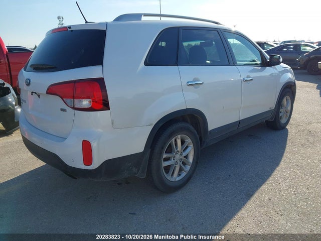 KIA SORENTO LX 2015 5XYKTCA60FG590059 Image 4