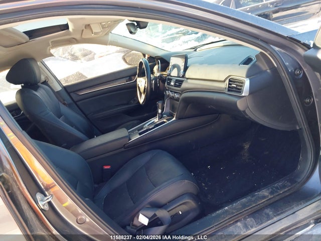 1HGCV1F90JA807500 Honda Accord Touring
