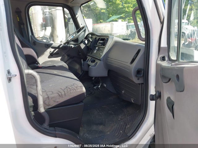 Freightliner cummins b6.7 2023 1FVACXFD9PHNW8925 Image 8