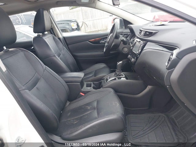 JN1BJ1CR7HW122176 Nissan 2017