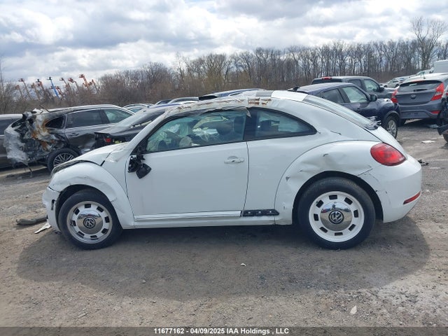 3VWJD7AT7JM723043 Volkswagen Beetle Se