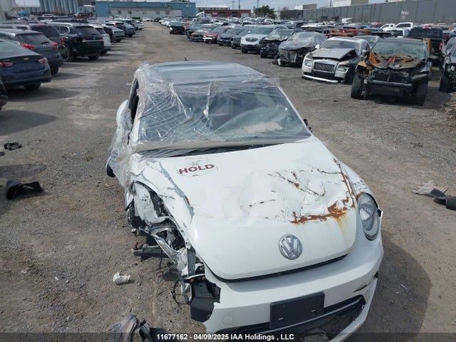 3VWJD7AT7JM723043 Volkswagen Beetle Se