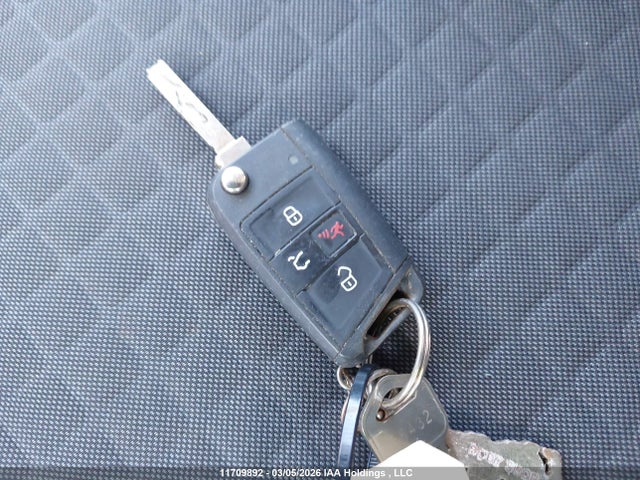 3VV0B7AX9JM158867 Volkswagen TIGUAN S