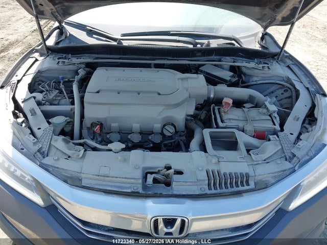 11723340 :رقم المزاد ، 1HGCR3F96HA800836 vin ، 2017 Honda Accord Touring مزاد بيع