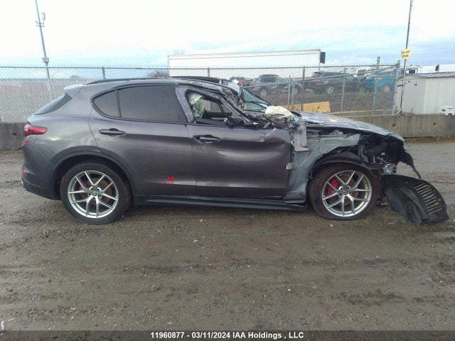 Alfa Romeo 2018 2018 ZASFAKNN6J7C05068 Image 14