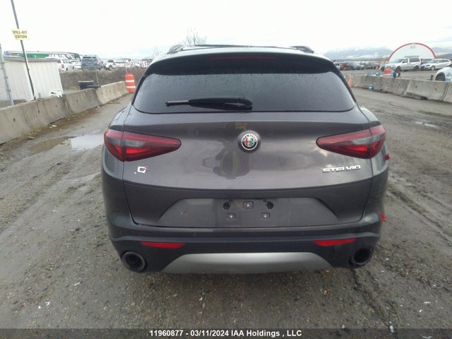 Alfa Romeo 2018 2018 ZASFAKNN6J7C05068 Image 17