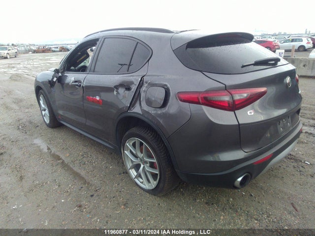 Alfa Romeo 2018 2018 ZASFAKNN6J7C05068 Image 3