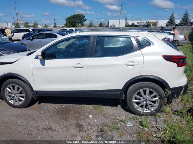 JN1BJ1CV4LW267973 Nissan Qashqai Sv 4d
