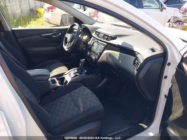 JN1BJ1CV4LW267973 Nissan Qashqai Sv 4d
