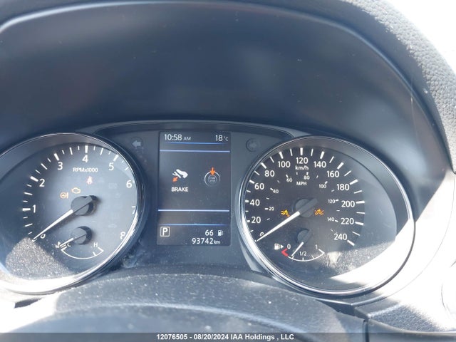 JN1BJ1CV4LW267973 Nissan Qashqai Sv 4d