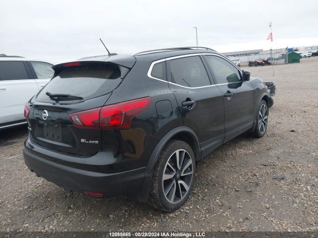 JN1BJ1CR7HW115910 Nissan 2017