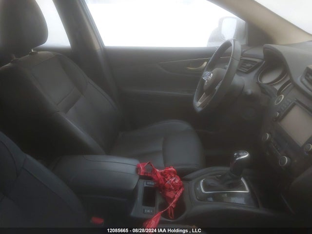 JN1BJ1CR7HW115910 Nissan 2017