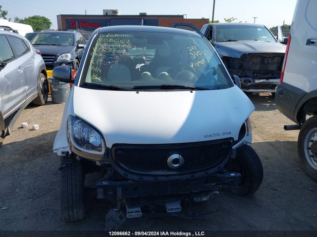 Smart M780 2018 WMEFJ9BA9JK267209 Image 13